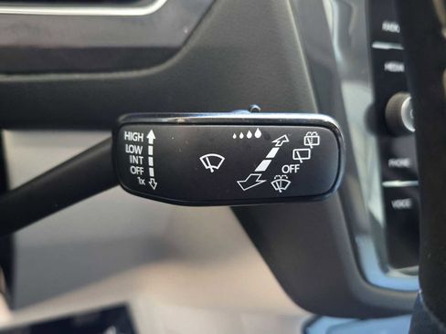 Used 2023 Volkswagen Tiguan SE w/ Panoramic Sunroof Package image 27