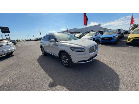 Used 2023 Lincoln Nautilus FWD w/ Premium Package image 3