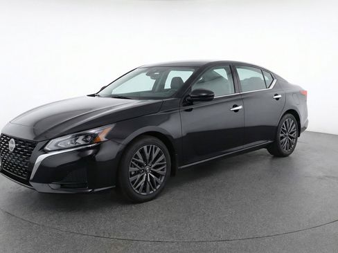 Used 2025 Nissan Altima 2.5 SV image 3