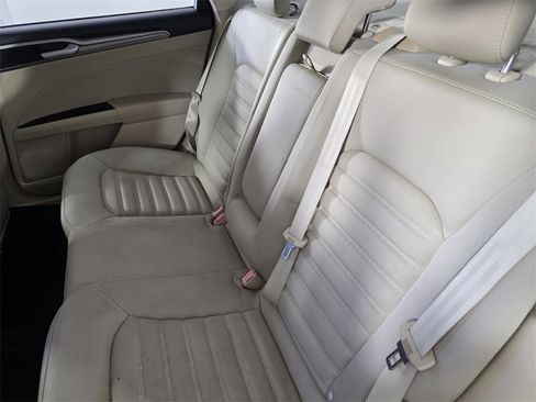 Used 2015 Ford Fusion SE image 16