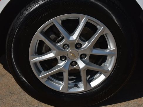 Used 2024 Chevrolet Equinox LT FWD image 11