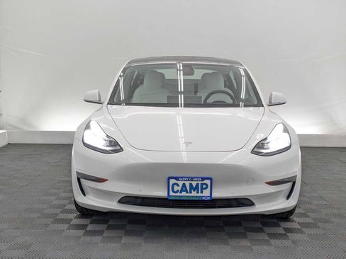 Used 2019 Tesla Model 3 Standard Range image 9