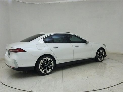 Used 2025 BMW 540i xDrive image 69
