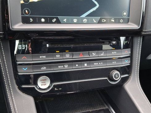 Used 2020 Jaguar F-PACE R-Sport image 17