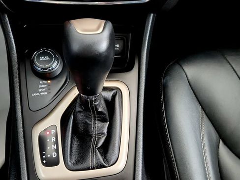 Used 2017 Jeep Cherokee Limited AWD/4WD image 25