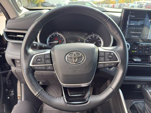 Used 2022 Toyota Highlander Limited image 15