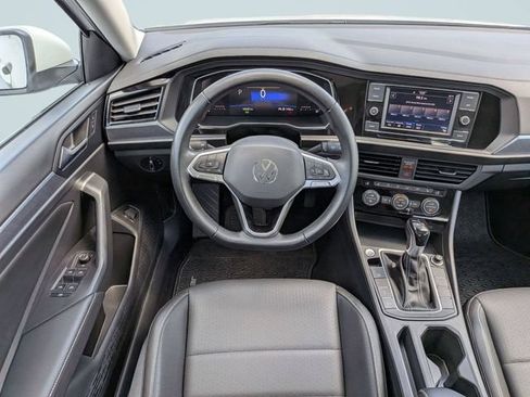 Used 2024 Volkswagen Jetta SE FWD image 14