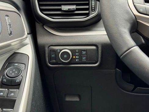 Certified 2023 Ford Explorer XLT w/ Equipment Group 202A image 36