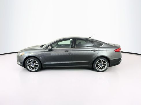 Used 2017 Ford Fusion SE w/ Equipment Group 201A FWD image 4