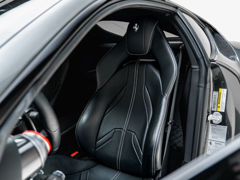 Used 2019 Ferrari 812 Superfast RWD image 4