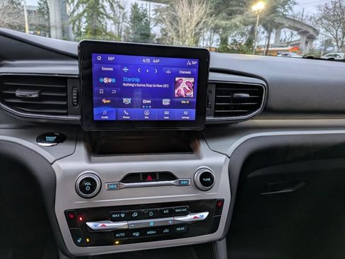 Certified 2022 Ford Explorer XLT w/ Equipment Group 202A image 13