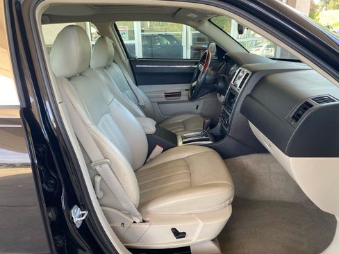 Used 2007 Chrysler 300 C RWD image 30