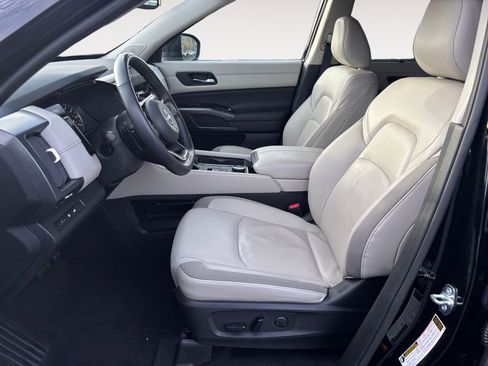 Used 2022 Nissan Pathfinder SL w/ SL Premium Package image 16