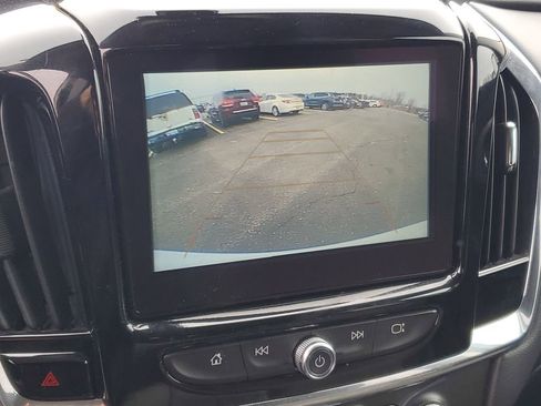 Used 2018 Chevrolet Traverse LT image 18