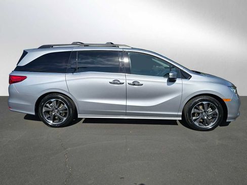 Used 2024 Honda Odyssey Elite image 2