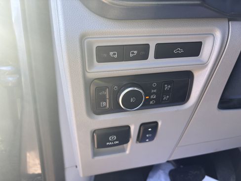 Used 2021 Ford F150 Limited image 13