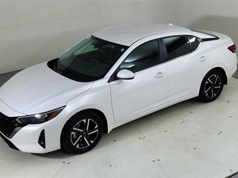 Used 2024 Nissan Sentra SV image 15