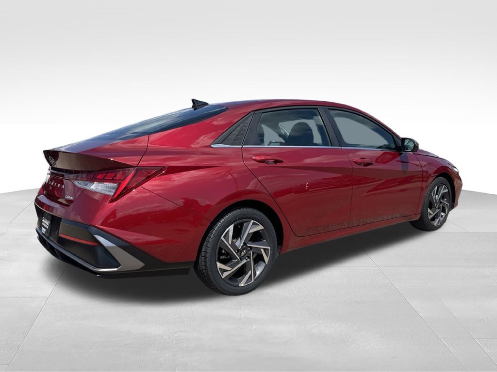 Used 2024 Hyundai Elantra Limited FWD image 4