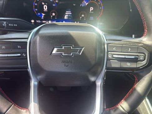 Used 2025 Chevrolet Colorado Z71 w/ Midnight Edition image 15