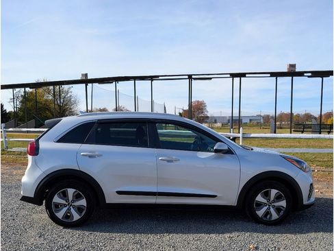 Used 2020 Kia Niro LX image 8