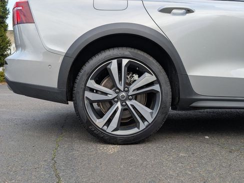 Used 2025 Volvo V60 B5 Cross Country Plus image 26