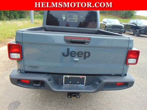 Certified 2024 Jeep Gladiator Sport w/ Premium Package AWD/4WD image 19