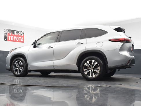 Used 2021 Toyota Highlander XLE image 30