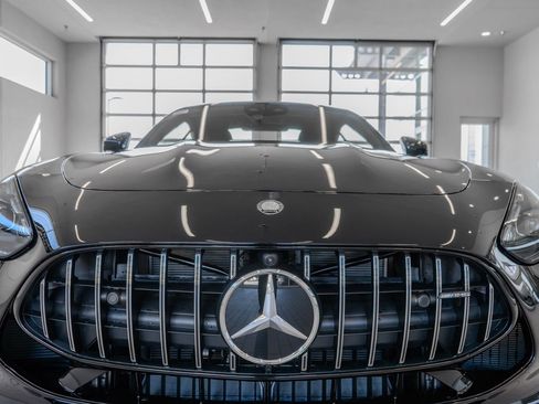 Used 2025 Mercedes-Benz AMG GT 63 image 21