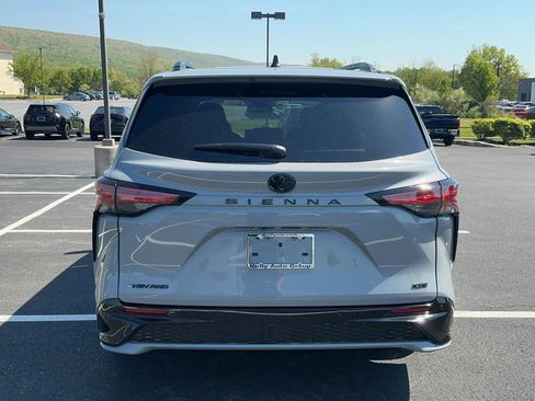 New 2026 Toyota Sienna XSE AWD/4WD image 4