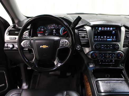 Used 2020 Chevrolet Suburban Premier image 2