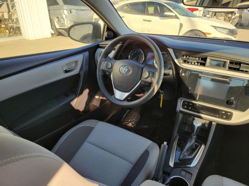 Used 2018 Toyota Corolla LE image 24
