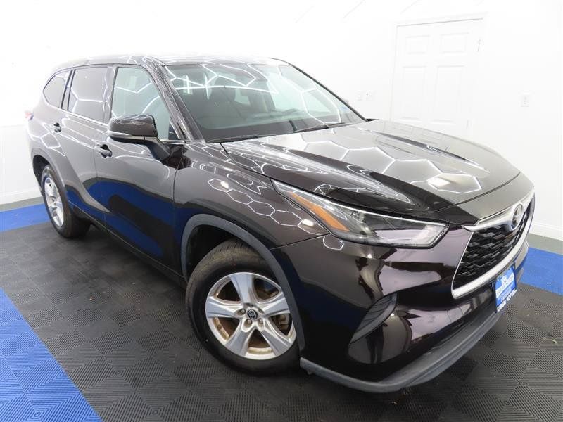 Used 2022 Toyota Highlander L FWD image 5