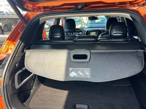 Used 2016 Jeep Cherokee Trailhawk w/ Comfort/Convenience Group AWD/4WD image 10