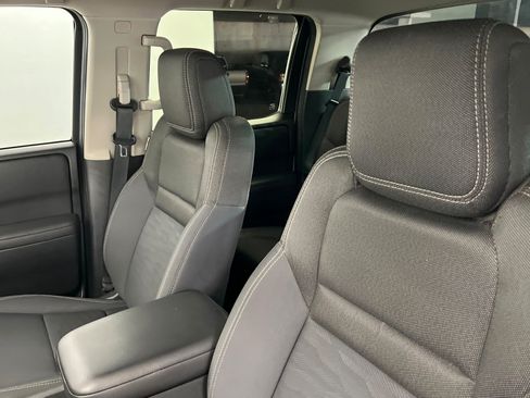 Used 2024 Nissan Frontier SV AWD/4WD image 17