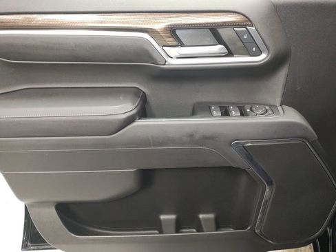 Used 2022 Chevrolet Silverado 1500 LT AWD/4WD image 24