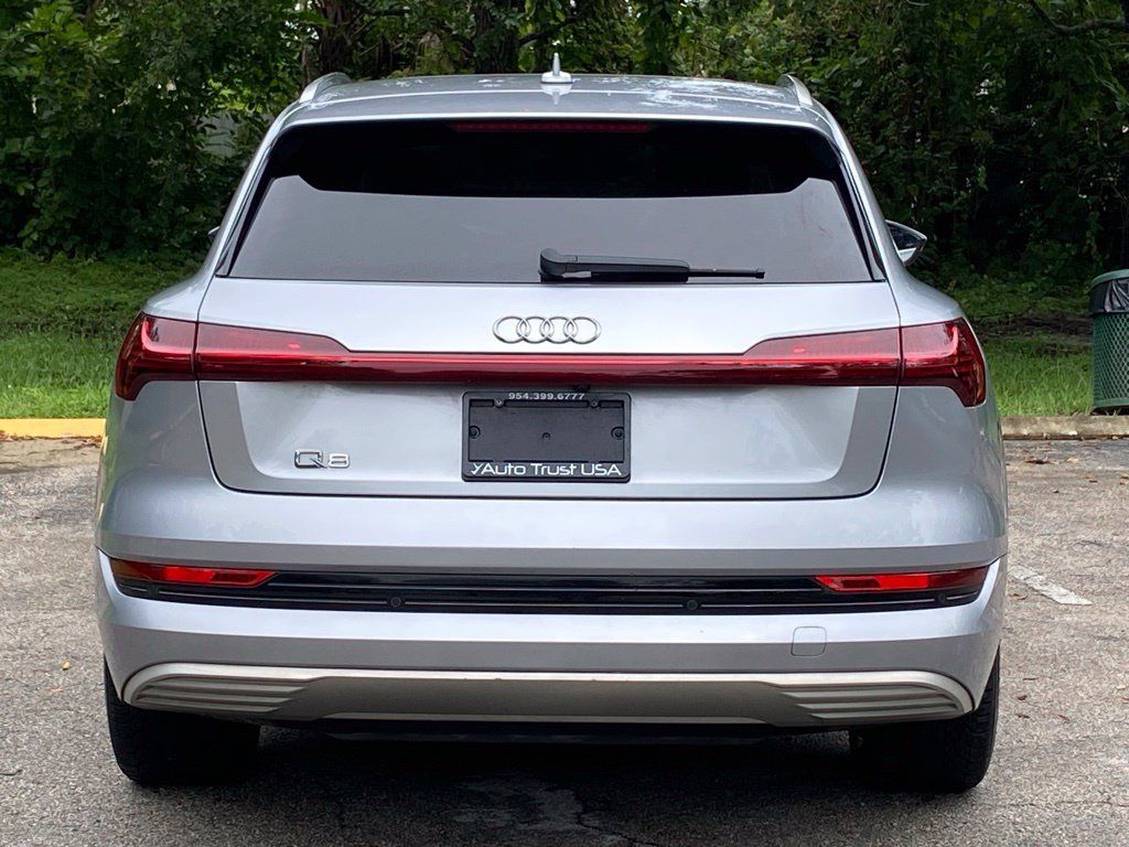 Used 2019 Audi e-tron Prestige w/ Prestige Package AWD/4WD image 6