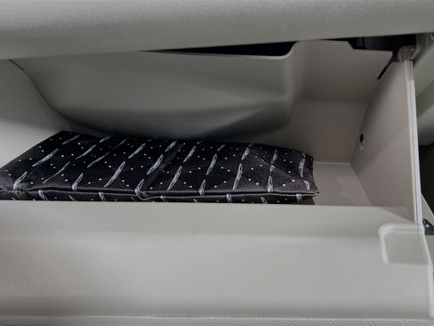 Used 2024 Chrysler Pacifica Touring-L image 35