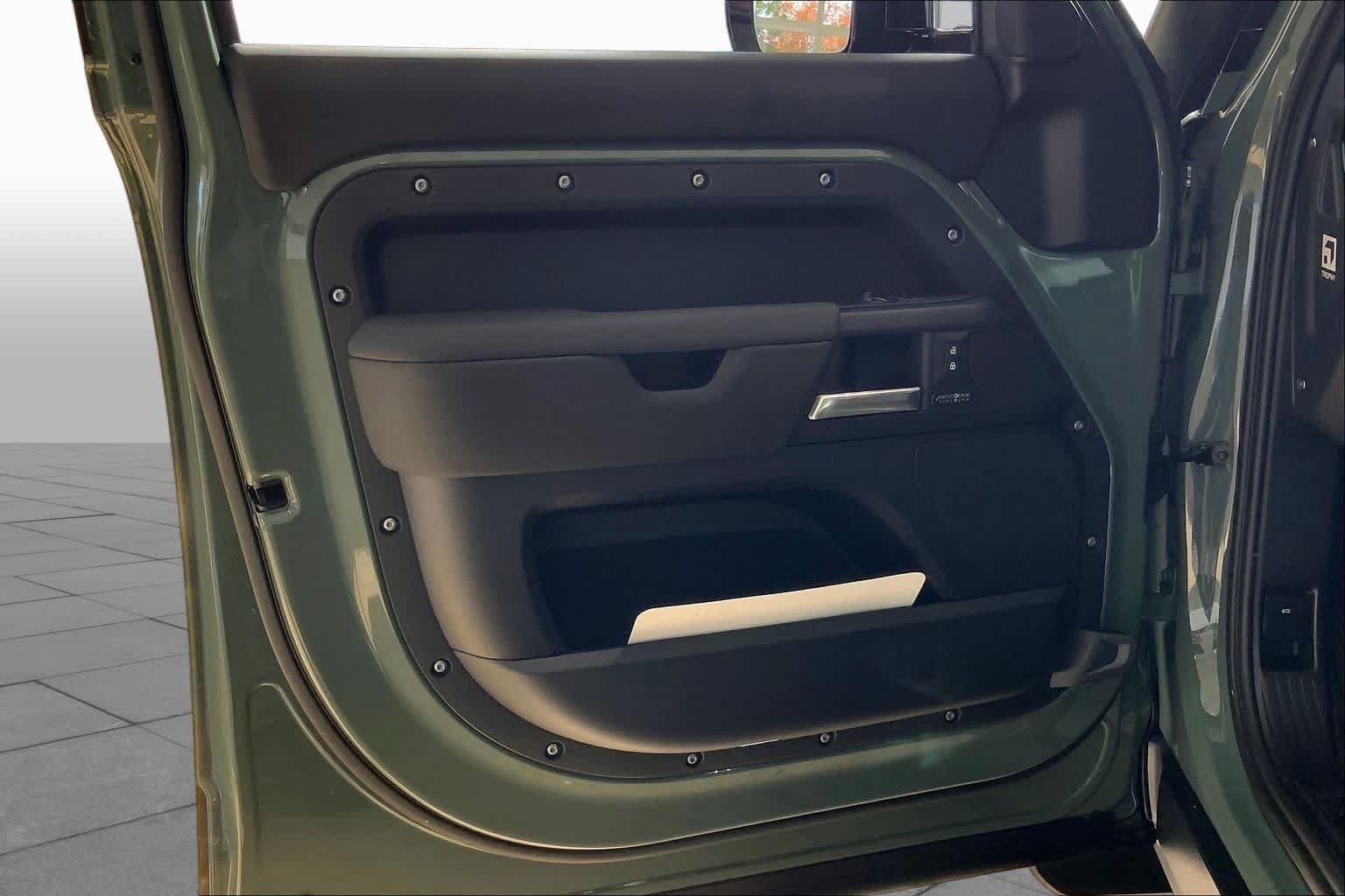 New 2026 Land Rover Defender 110 AWD/4WD image 11
