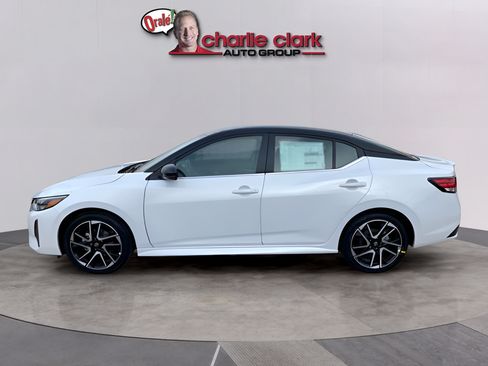 Used 2025 Nissan Sentra SR FWD image 3