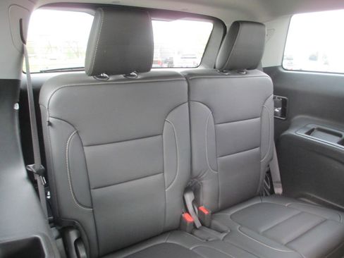 Used 2023 GMC Acadia SLT w/ Technology Package image 26