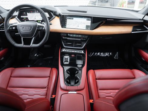 Used 2023 Audi e-tron GT Prestige w/ Prestige Package image 8