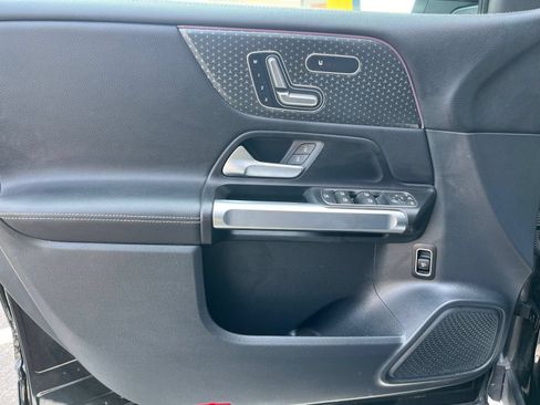 Used 2025 Mercedes-Benz GLB 250 image 18