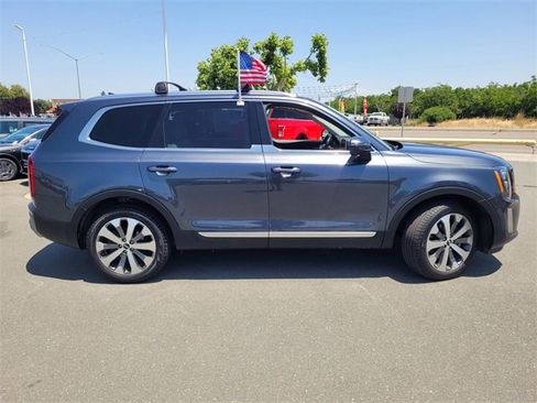 Used 2021 Kia Telluride EX w/ EX Premium Package image 3