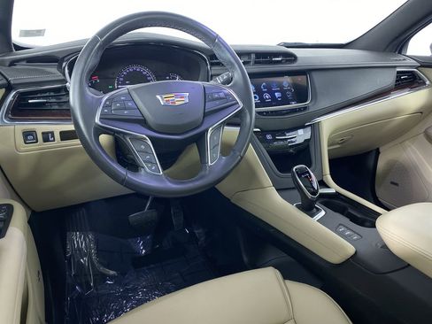 Certified 2019 Cadillac XT5 Luxury image 2