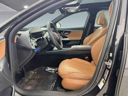 Used 2024 Mercedes-Benz E 350 4MATIC Sedan image 5