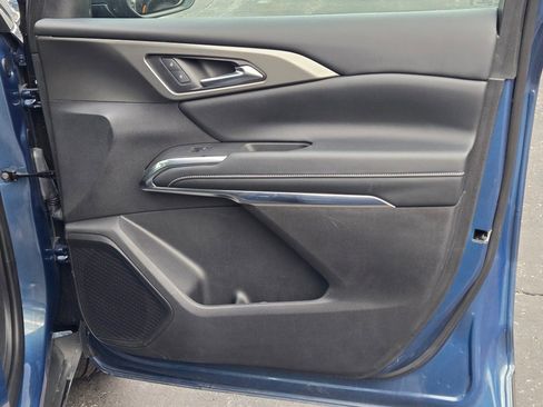 Used 2025 Chevrolet Traverse LT image 5