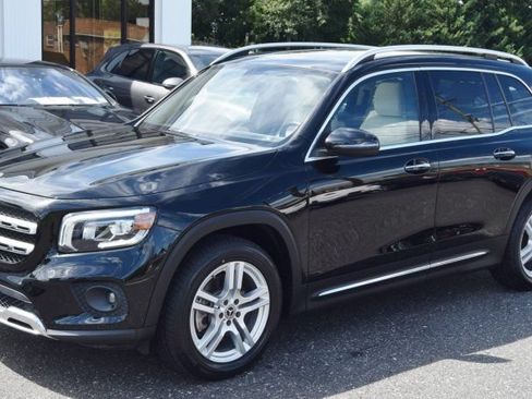Used 2020 Mercedes-Benz GLB 250 4MATIC w/ Premium Package image 4
