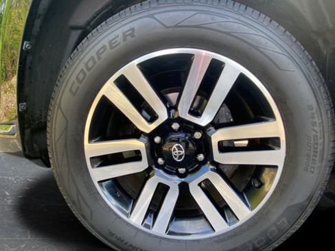 Used 2022 Toyota 4Runner Limited AWD/4WD image 32