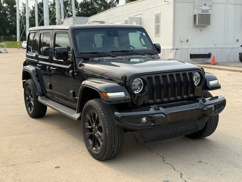 Used 2021 Jeep Wrangler Unlimited Sahara AWD/4WD image 4