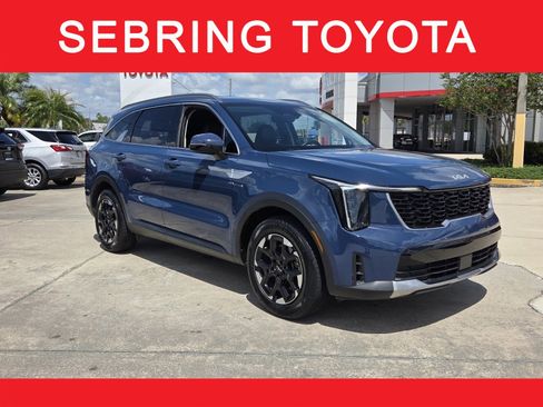 Used 2025 Kia Sorento S image 1